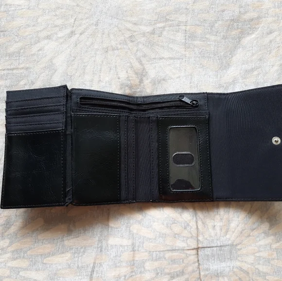 Nine & Co geometric print wallet. - Picture 5 of 12